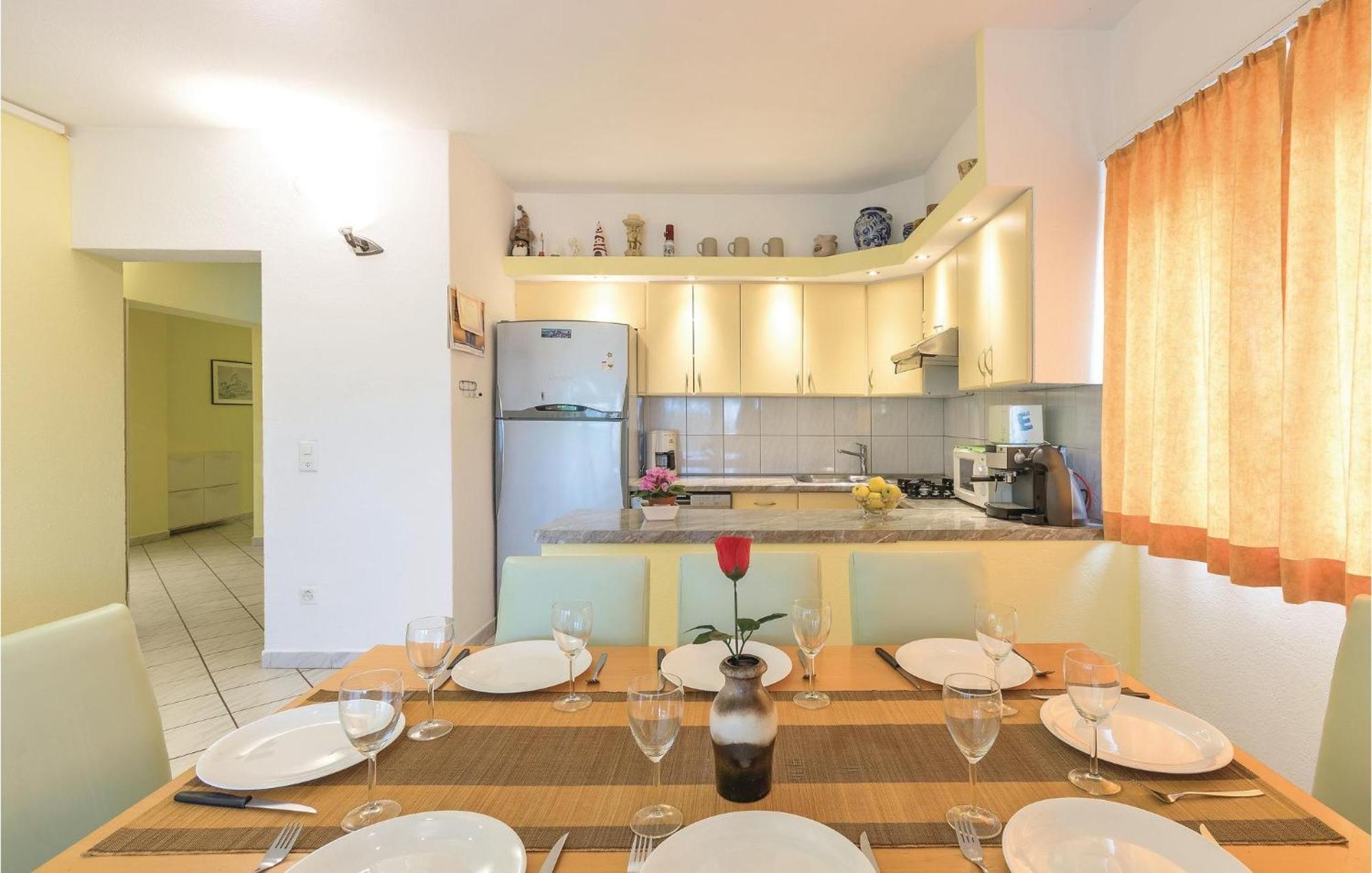 4 Bedroom Beautiful Apartment In Stinjan Štinjan Exterior foto